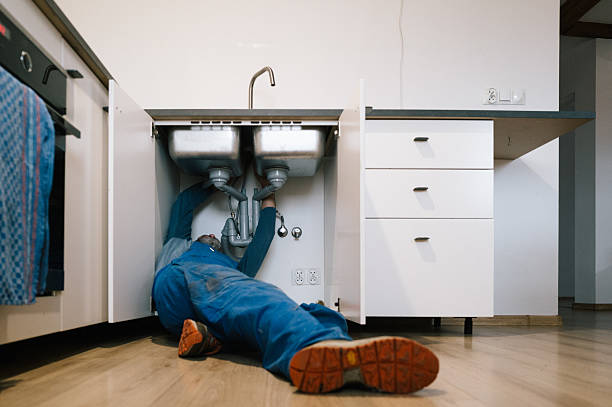 Professional Plumbing technician working in Grand Prairie, TX